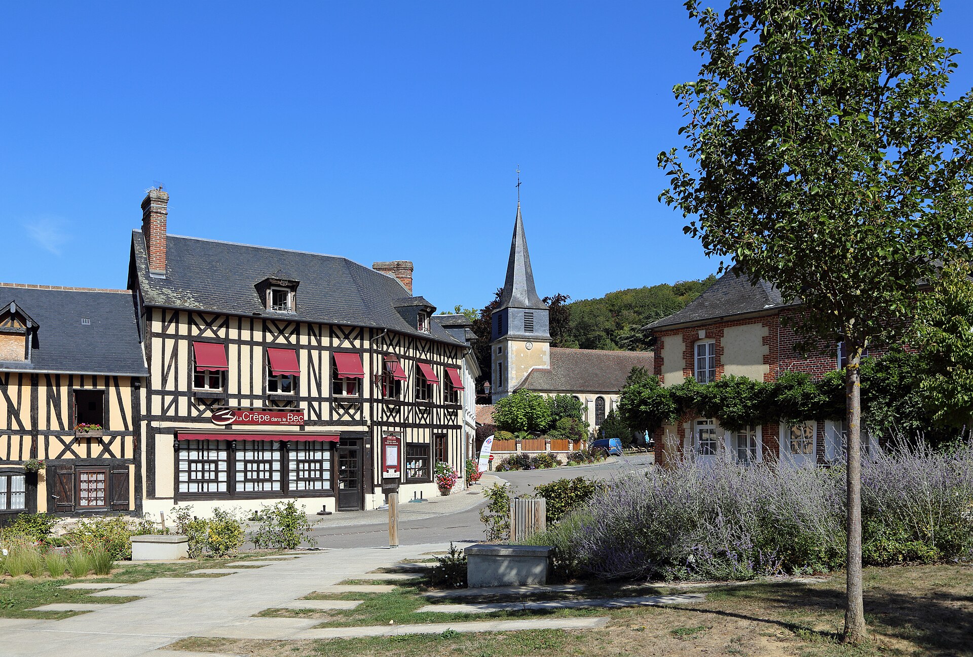 Le village du Bec-Hellouin et ses maisons à colombages