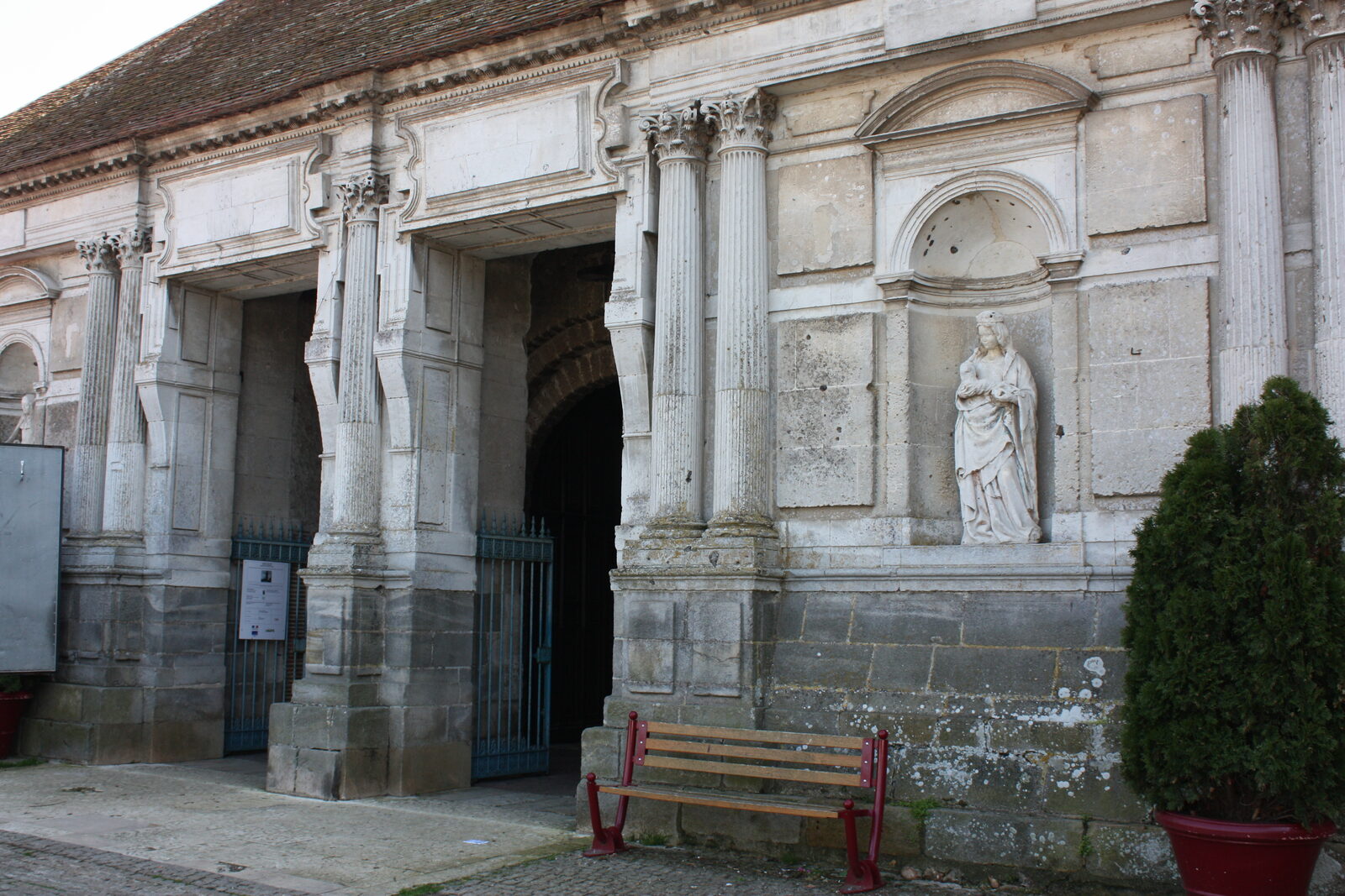 La tour flamboyante de l'église de la Madeleine à Verneuil-sur-Avre