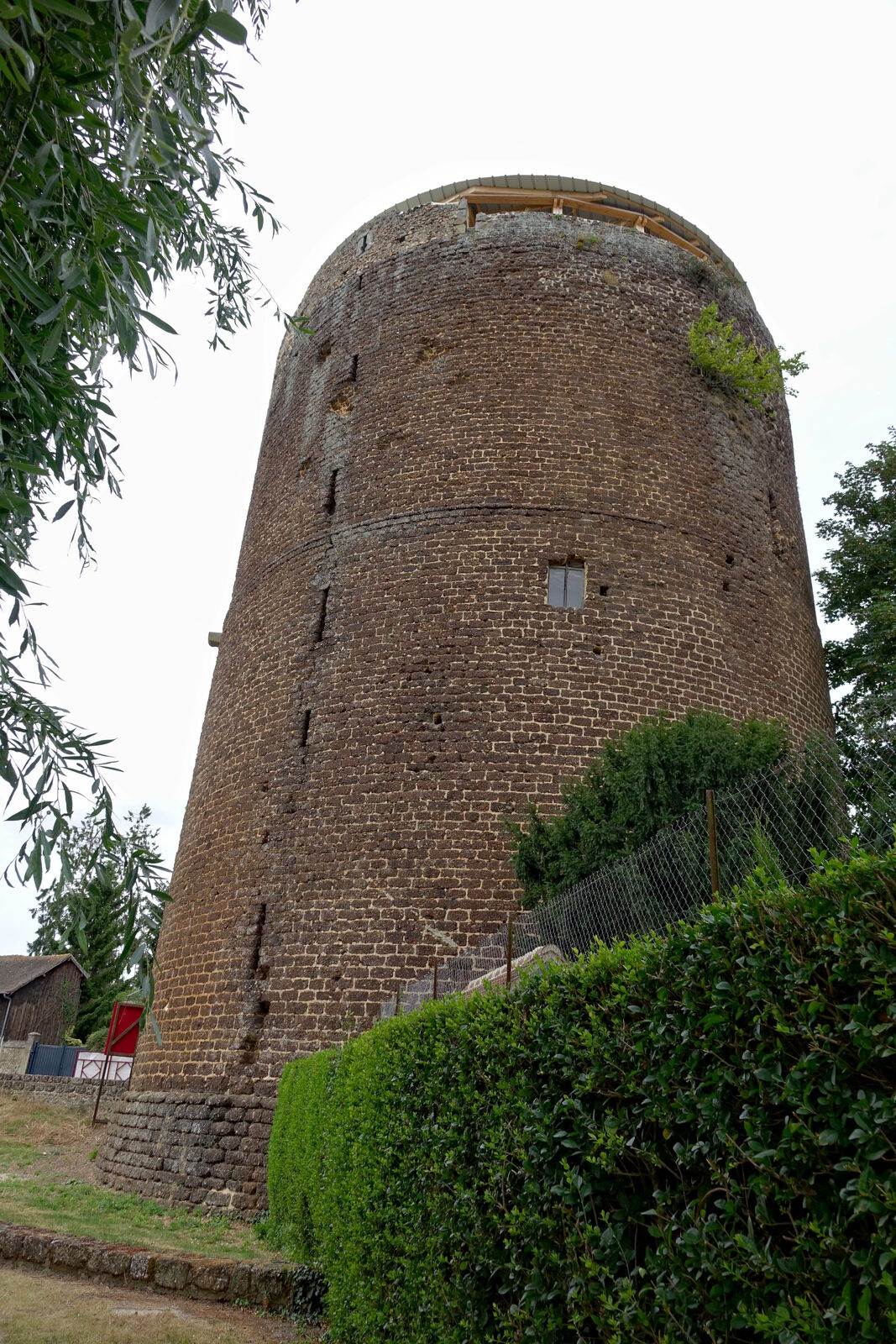 La Tour Grise de Verneuil-sur-Avre, donjon circulaire de Philippe Auguste